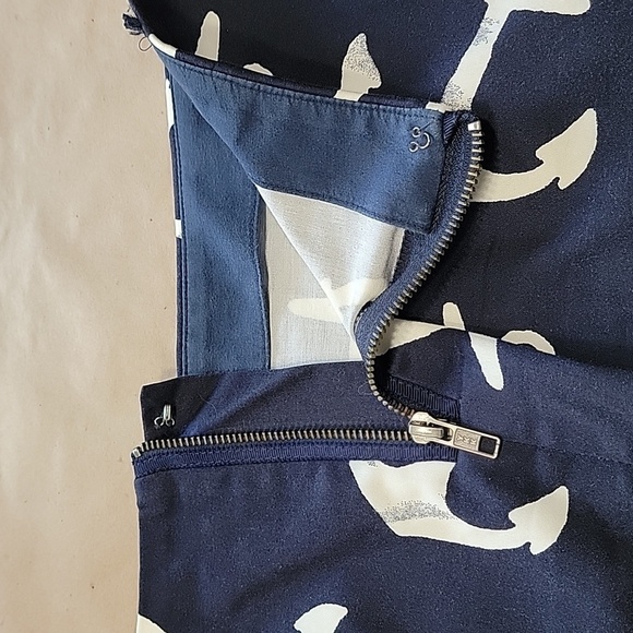 J. Crew Size 2 Stretch Nautical Navy Blue w/ Distressed White Anchor Print Skirt - Picture 8 of 10